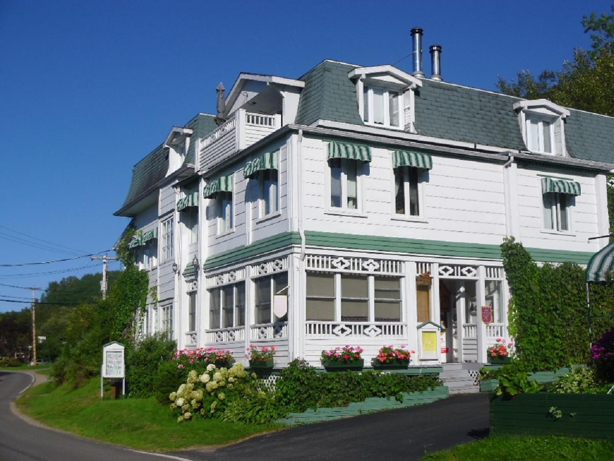 Auberge Des Cevennes L'Anse-Saint-Jean Exterior photo